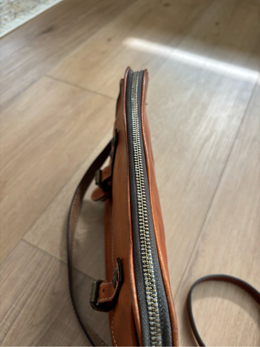 Patricia Nash 100% Leather Crossbody Messenger Bag Purse - Picture 7 of 10